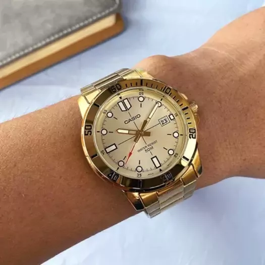 CASIO MEN S WATCH MTP-VD01G-9E (zd185d) + BOX