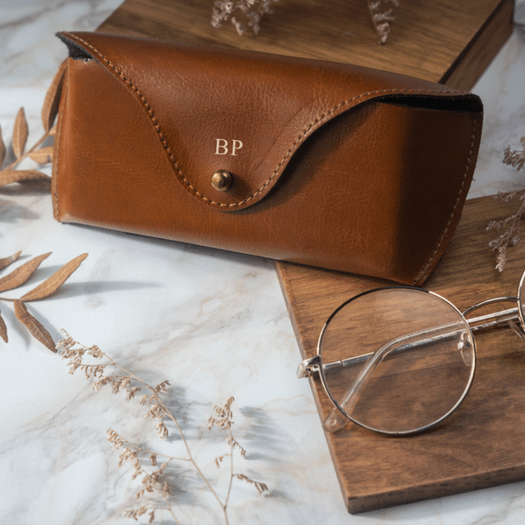 Personalized genuine leather spectacle case Solier SA37 camel 1