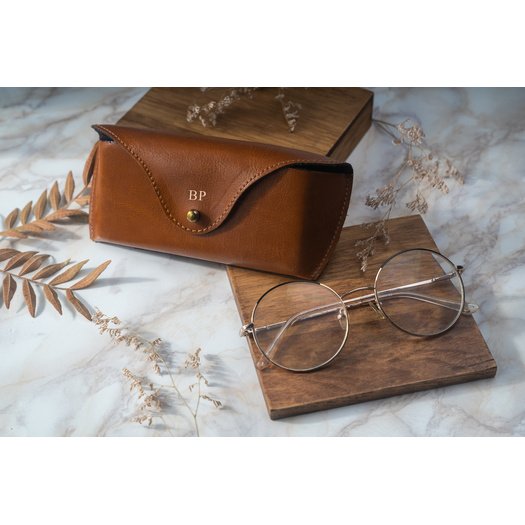 Personalized genuine leather spectacle case Solier SA37 camel
