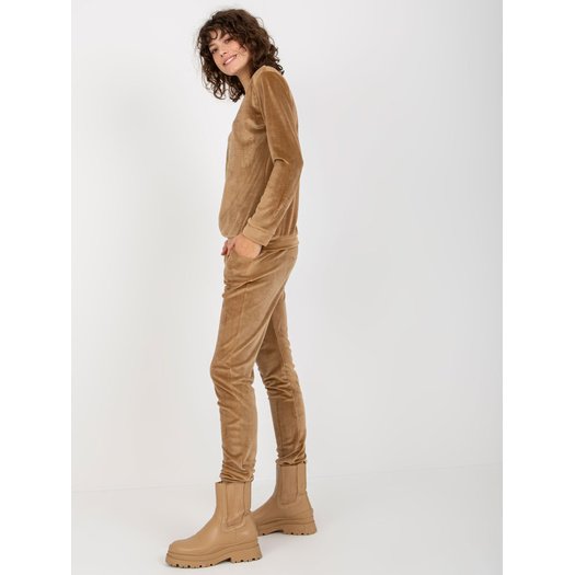 Veliūrinis komplektas moterims RV-KMPL-8442.23P-camelowy